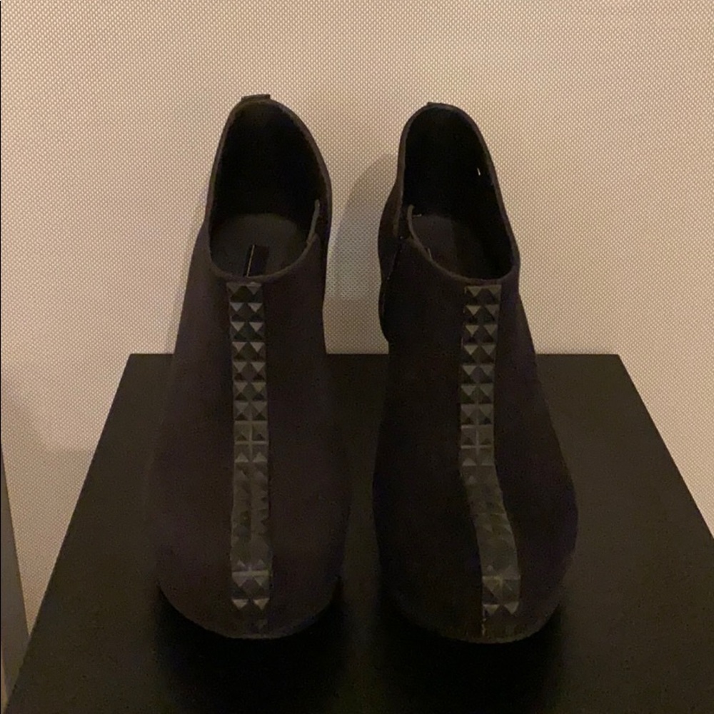 Shoes - Picture 2 of 3